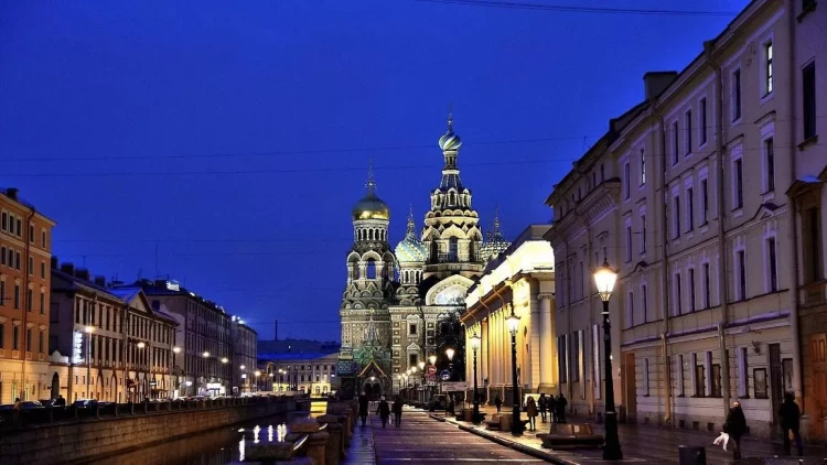 Rusiyada miqrant əlinə silah alıb küçədə... - FOTO