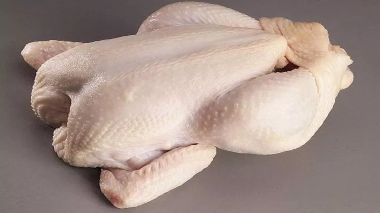 Mağazadan alınan toyuğun içərisindən buz çıxdı - rəsmi reaksiya - VİDEO