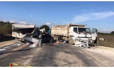 Yük maşınları toqquşdu - FOTO