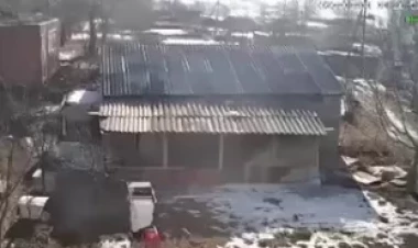 Ermənistanda güclü zəlzələnin anbaan görüntüsü - VİDEO