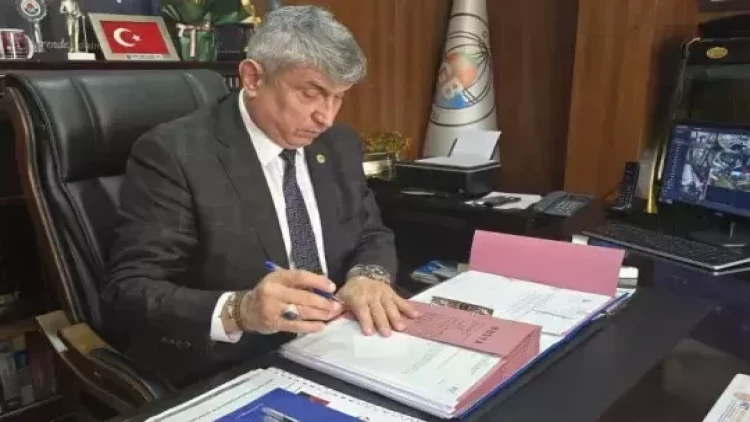 19 ildir sürücü işlədiyi bələdiyyənin sədri oldu - FOTO