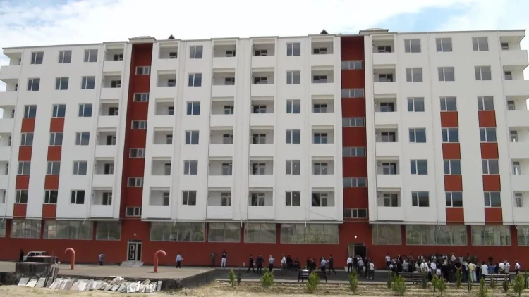 5-ci mərtəbədən yıxılan yeniyetmə sağ qaldı