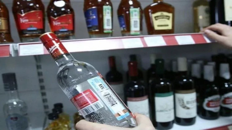 Bakının mərkəzindəki marketdə saxta alkoqollu içkilər AŞKARLANDI: almısınızsa, dərhal qaytarın - FOTO
