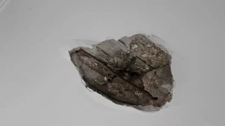 Yaşayış binasına ildırım düşdü - Evin tavanı deşildi - FOTO