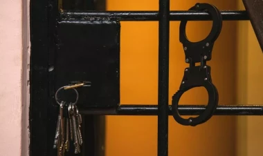 Əmisi oğlunun pasportu ilə Bakıya uçan şəxs tutuldu - 