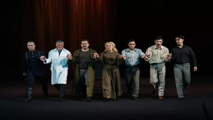 Gənc Tamaşaçılar Teatrının “ArtStudiya” teatr studiyasında hazırlanan “Ana” tamaşasının premyerası keçirilib - FOTOlar