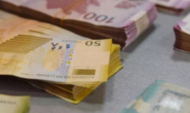 Maşından 124 min manatı belə OĞURLADI - ANBAAN VİDEO