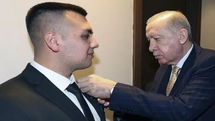 Ərdoğan özü ilə eyni ad və soyadlı gənci təltif etdi - FOTO