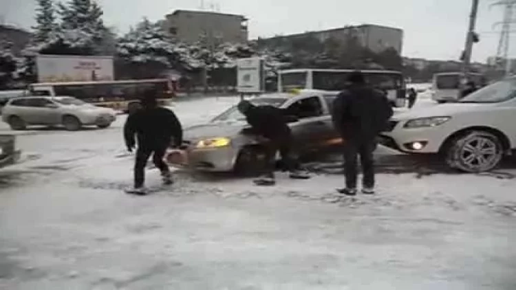 Şaxtalı havada yolda qalan avtomobillərin SAYI