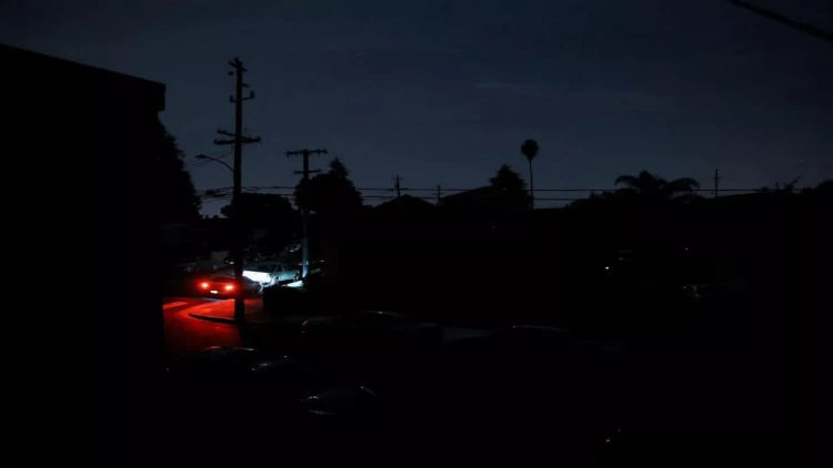 Bu ölkə tam qaranlığa qərq oldu - Fövqəladə vəziyyət elan edildi