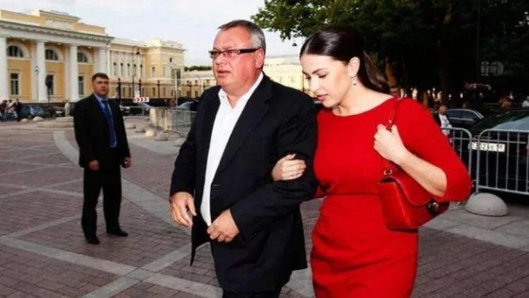 Rus bankirin azərbaycanlı sevgilisinə tikdiyi 20 milyardlıq villa... - FOTO