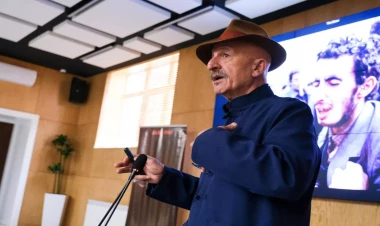 Gənclərlə “Reza Deqatinin gözündə Xocalı Soyqırımı” adlı görüş keçirilib - FOTO