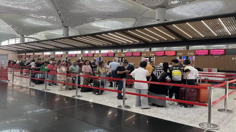 İstanbul hava limanında biabırçılıq - Anbaan VİDEOya çəkdilər