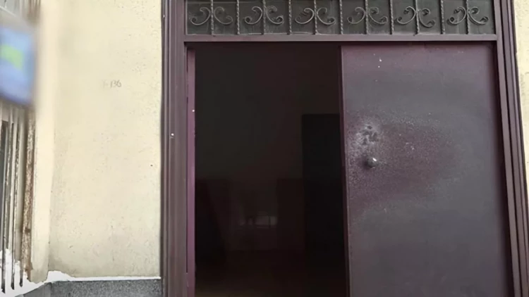 Mətbəxi təmizlik üstündə iki nəfəri bıçaqladı - Yenilənib