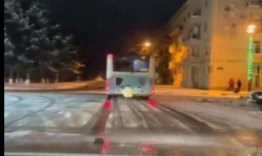 Sumqayıtda gəncdən buzlanmış yolda təhlükəli hərəkət - VİDEO