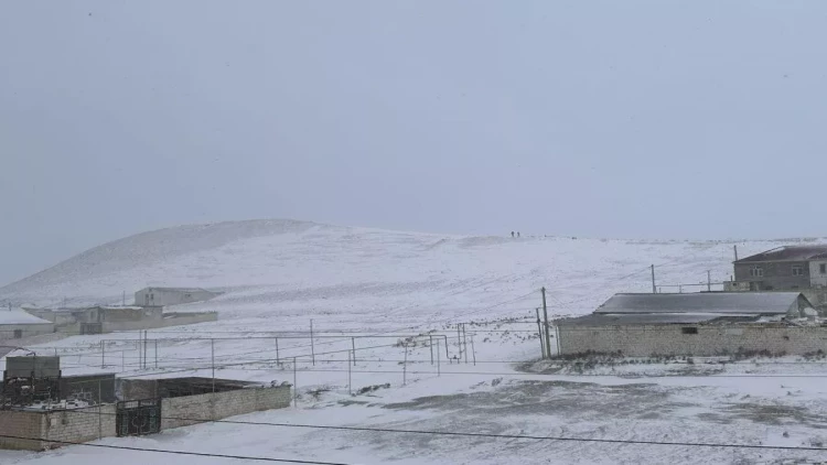 Bakının bu qəsəbəsində həyat dayanıb – FOTO
