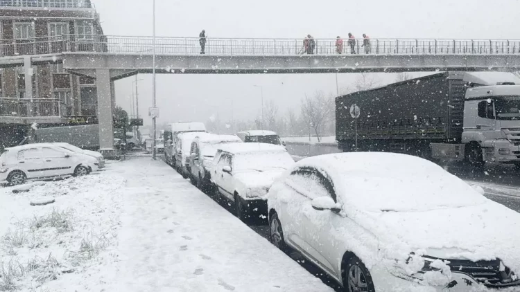 Güclü qar nəticəsində bu yolda hərəkət məhdudlaşdırıldı - FOTOlar