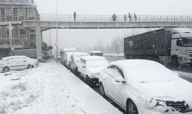 Güclü qar nəticəsində bu yolda hərəkət məhdudlaşdırıldı - FOTOlar