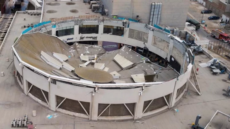 Peruda ticarət mərkəzinin damı uçub: 8 nəfər ölüb, 80 nəfər yaralanıb - FOTOlar