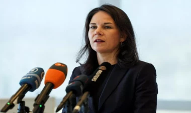 Berbok Trampı əlaqələri kəsməklə hədələdi