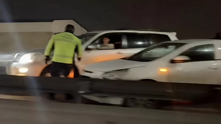 Bakıda yollar buz bağladı: zəncirvari qəza oldu - VİDEO