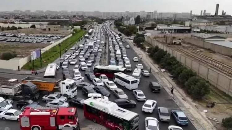 Bakıda qeyri-pik saatlarda tıxaclar niyə yaranır? – VİDEO