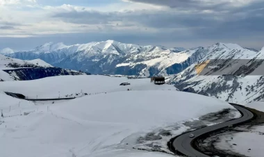 Qar uçqununa görə yollar bağlandı - Rusiya ilə Gürcüstan arasındakı əlaqə kəsildi