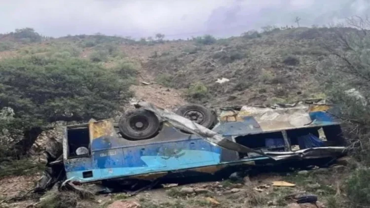 Boliviyada avtobus aşdı - 31 nəfər həlak oldu