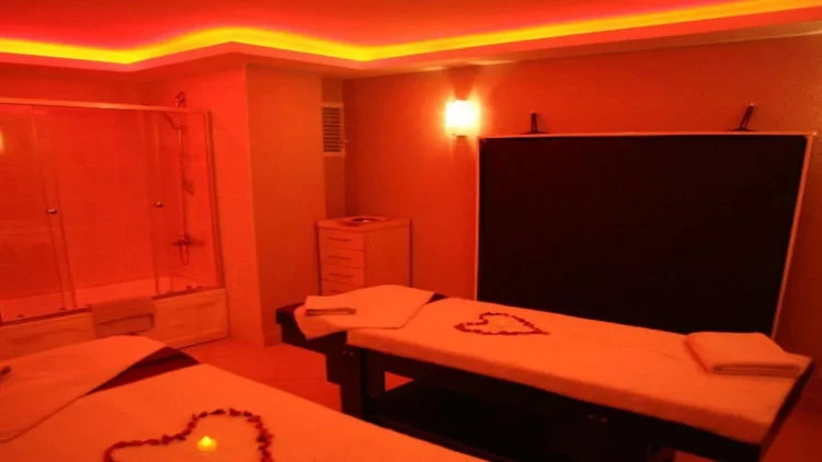 Məscidin yanında masaj salonu - yeni qalmaqal