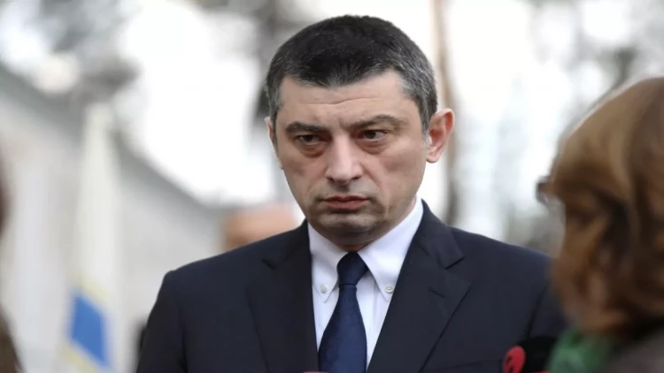 Keçmiş baş nazirə “yumurta hücumu” - VİDEO