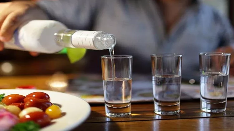 Türkiyədə saxta spirtli içkidən 10larla insan ÖLDÜ, 40 nəfər reanimasiyadadır