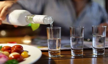 Türkiyədə saxta spirtli içkidən 10larla insan ÖLDÜ, 40 nəfər reanimasiyadadır