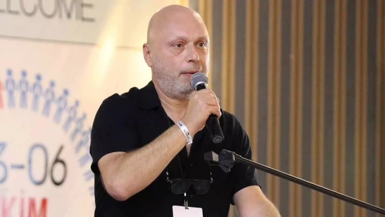 Tanınmış jurnalist evdə ölü tapıldı