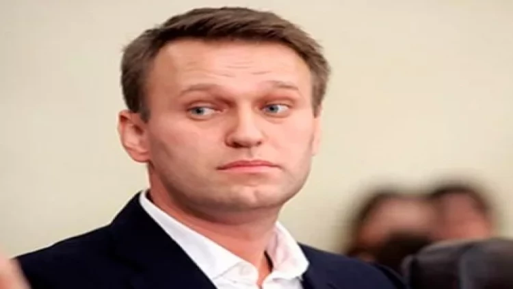 Navalnının məzarında izdiham - FOTO