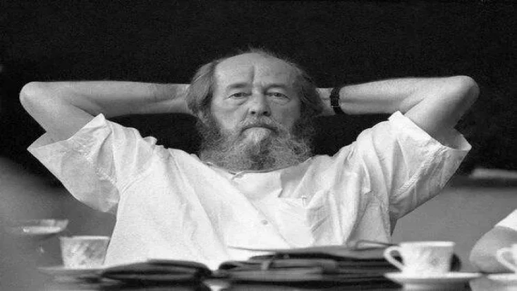 Bir əsərlə məşhur oldu, Nobel mükafatı aldı, Vətənindən SÜRGÜN olundu - FOTO