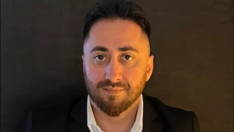 Tural Sadıqlı keçmiş həyat yoldaşını döyüb – 