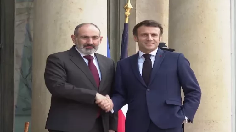 Paşinyan Makronla Ermənistan-Azərbaycan danışıqlar prosesini müzakirə etdi