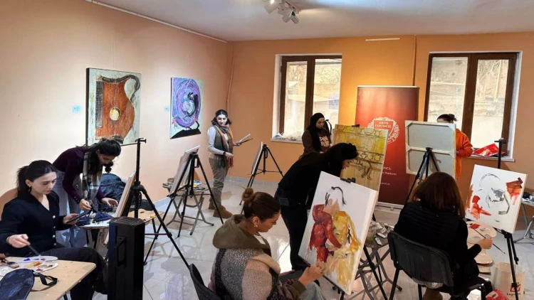 “Küçə Hekayələri” Vorkşopu: Sənət vasitəsilə sahibsiz heyvanların müdafiəsi - FOTO