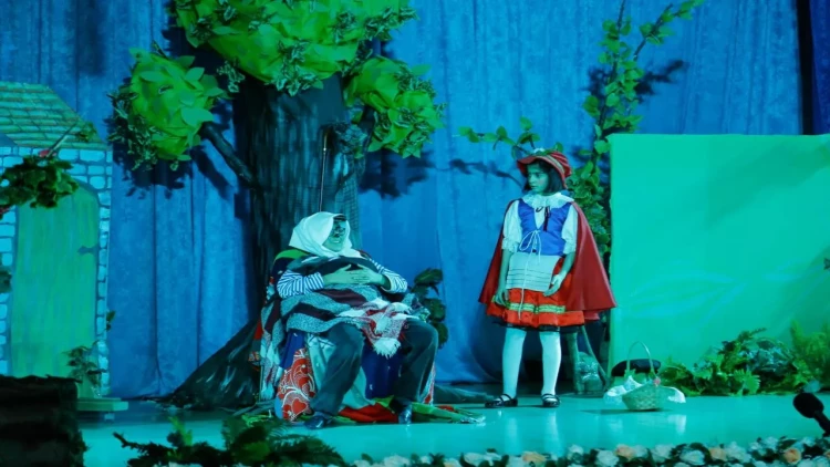 Dövlət Uşaq Filarmoniyası “Qırmızı Papaq” tamaşası ilə çıxış edib  - FOTO