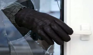 Bakıda kameraların üstünü bağlayıb evə girən maskalılar tutuldu - FOTO