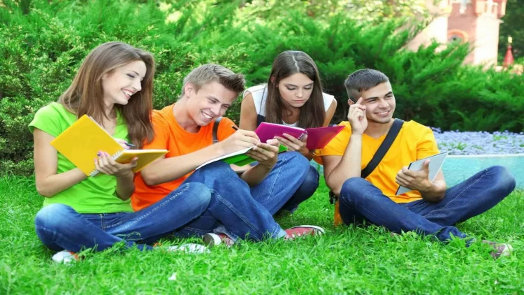 Yay məktəbləri qazanc yerinə çevrilir - Universitetlərdən AÇIQLAMA