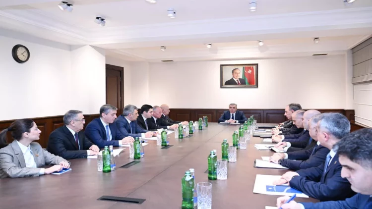 Samir Nuriyev məmurları topladı - FOTO