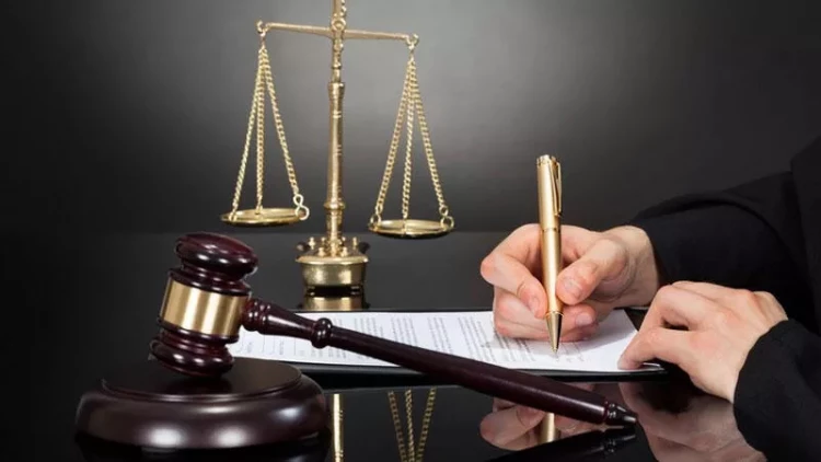 Mağazadan qızıl oğurladı, taksi sürücüsünü çəkiclə hədələdi - Hökm oxundu