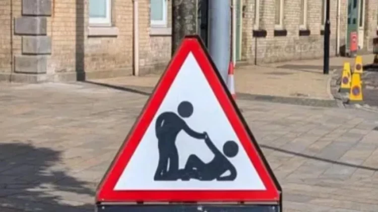 İki insanın olduğu yeni yol nişanı: mənası nədir?