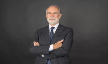 Konfransda yuxulayan səfir işdən çıxarıldı - FOTO