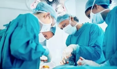 Əməliyyatda canlı yayım açan tibbi personal cəzalandırıldı