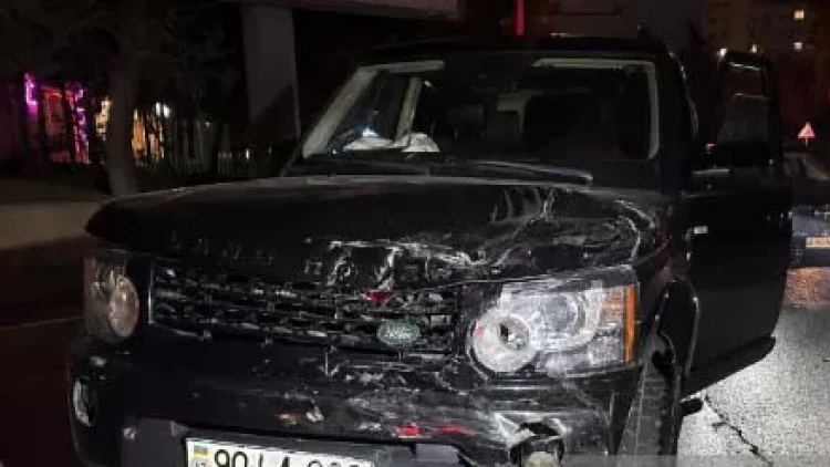Bakıda lüks avtomobil qəza törətdi - xəsarət alanlar var - FOTO