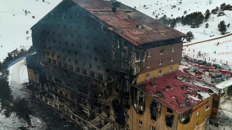 Türkiyədə yanan hotelin sahibi onları günahlandırdı