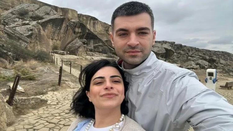 Azərbaycanlı xasiyyətinə sahib rumıniyalı kürəkən: Telefonu “ana qurban” deyərək açır - FOTOlar