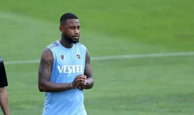 Türkiyə nəhənginin ulduzu maşında 2 qızla yaxalandı - başını 